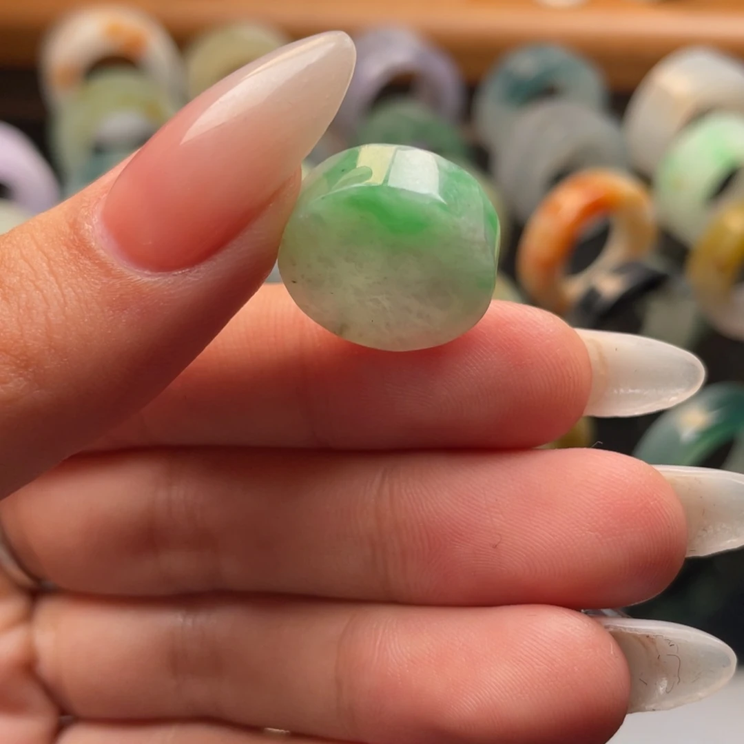 未镶嵌定制翡翠绿