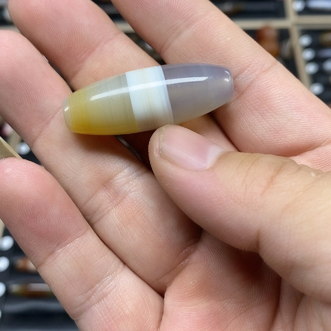 虎***李未镶嵌颈饰玛瑙/玉髓