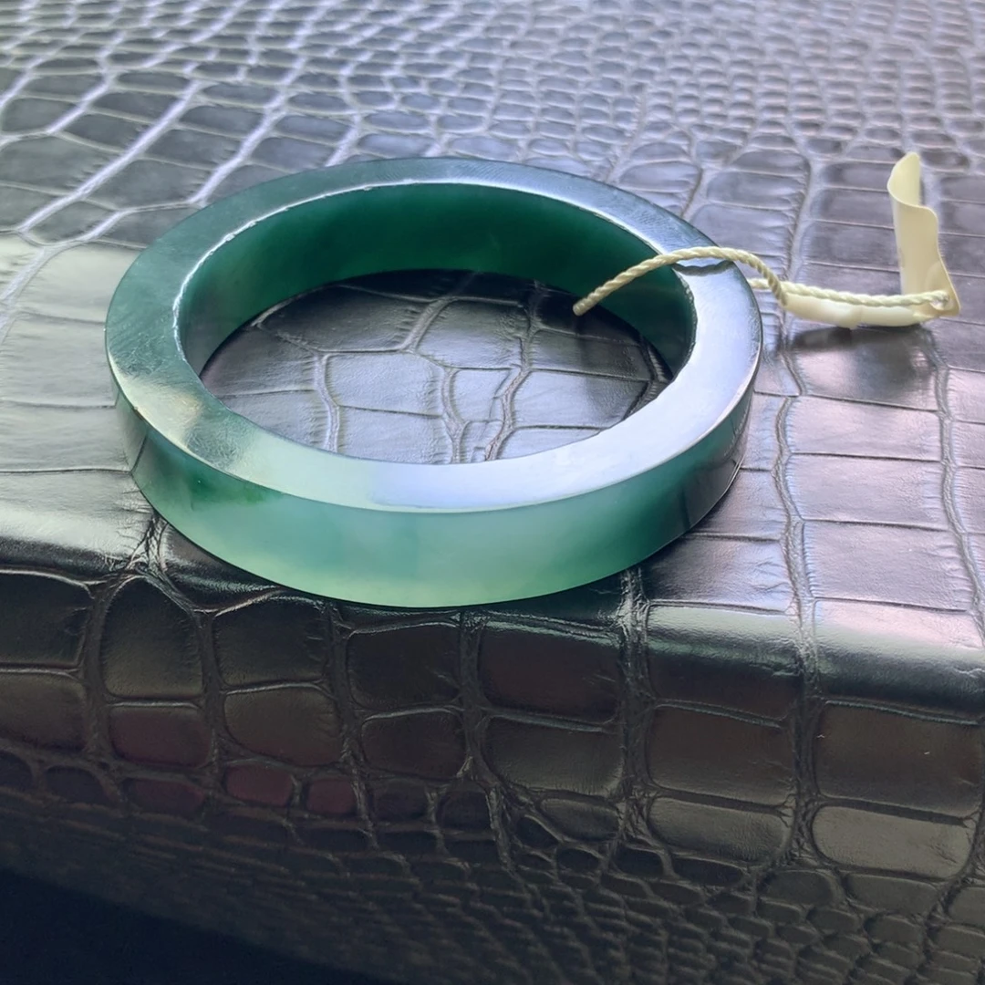 定制翡翠未镶嵌手镯