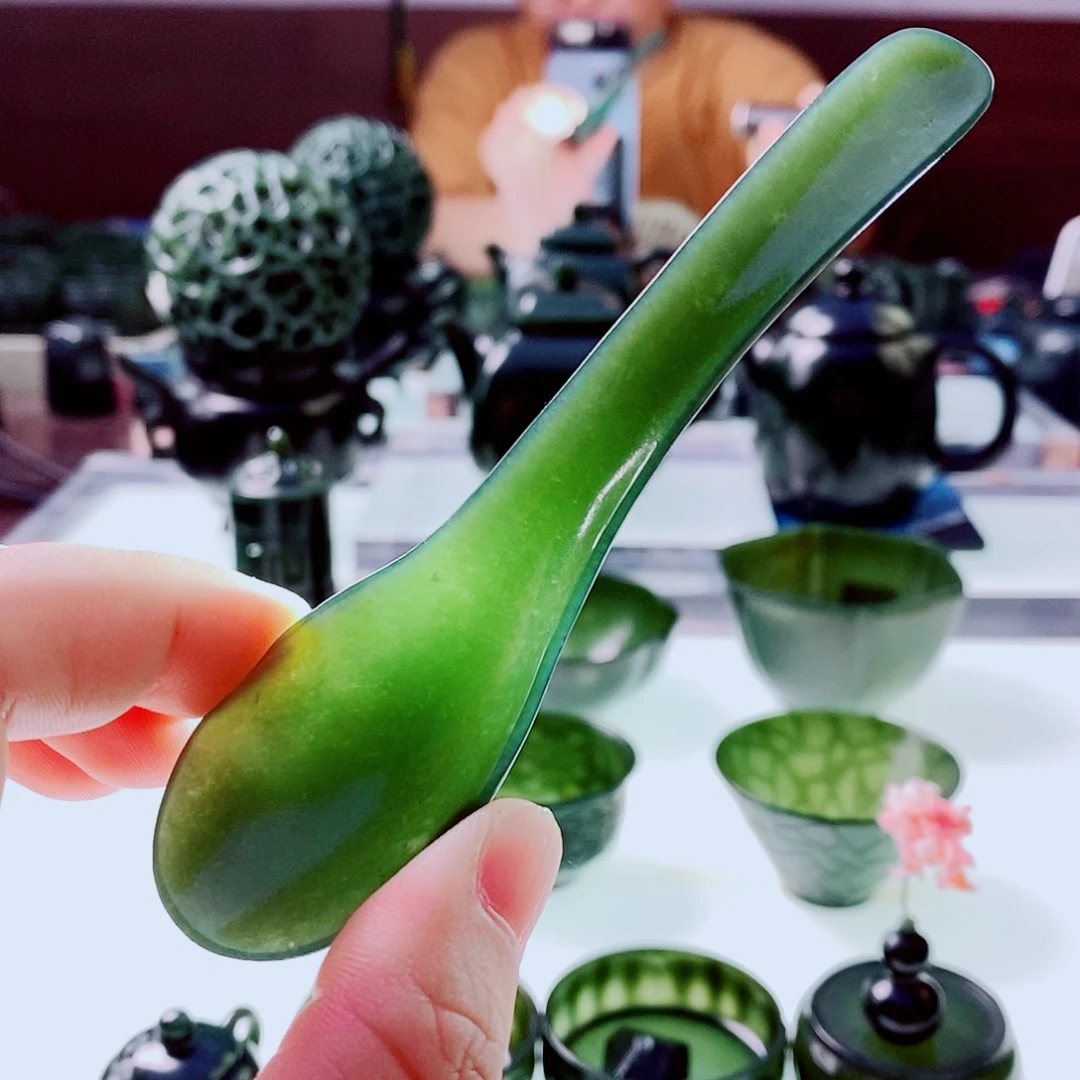 未镶嵌和田玉（青玉）摆件
