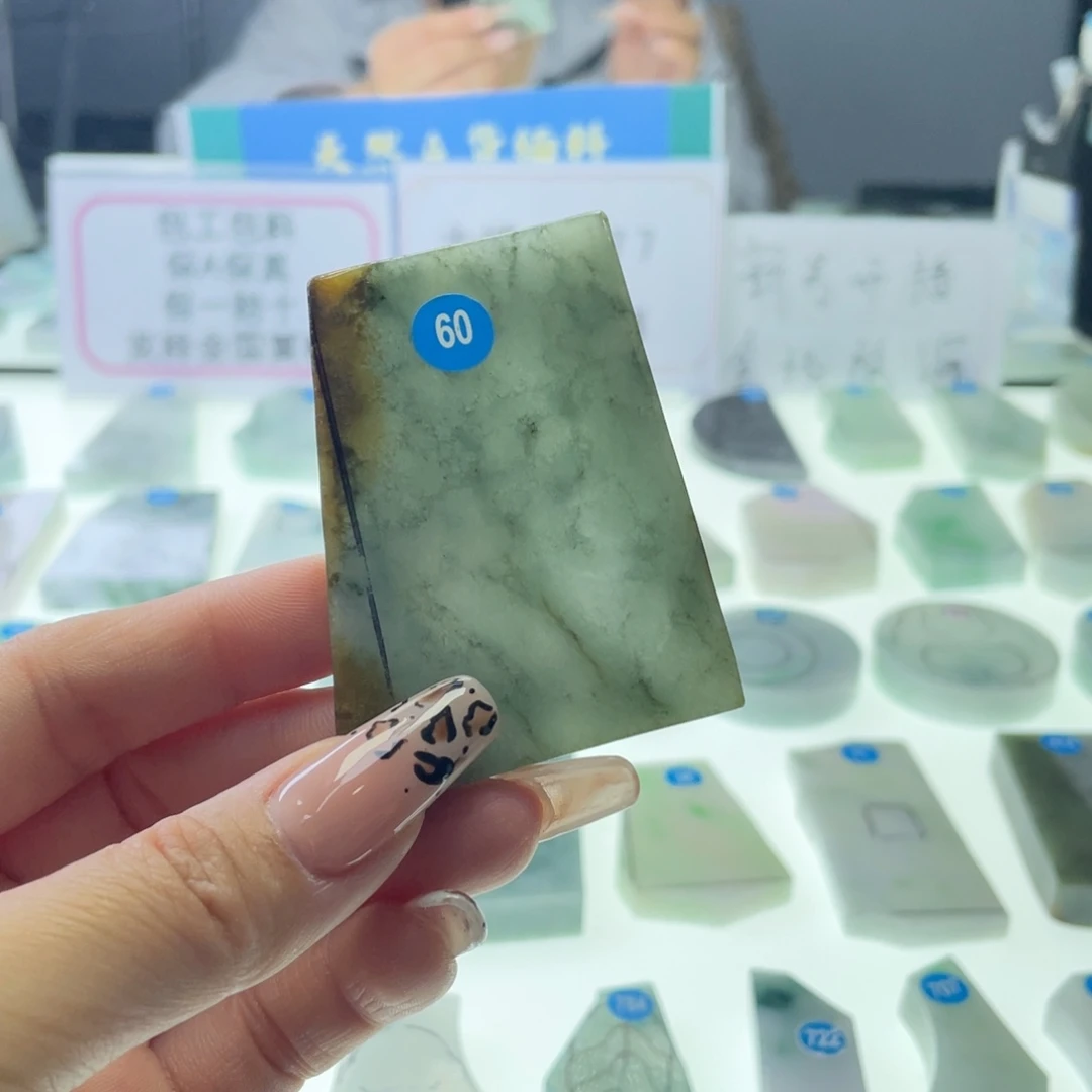 定制翡翠未镶嵌挂件