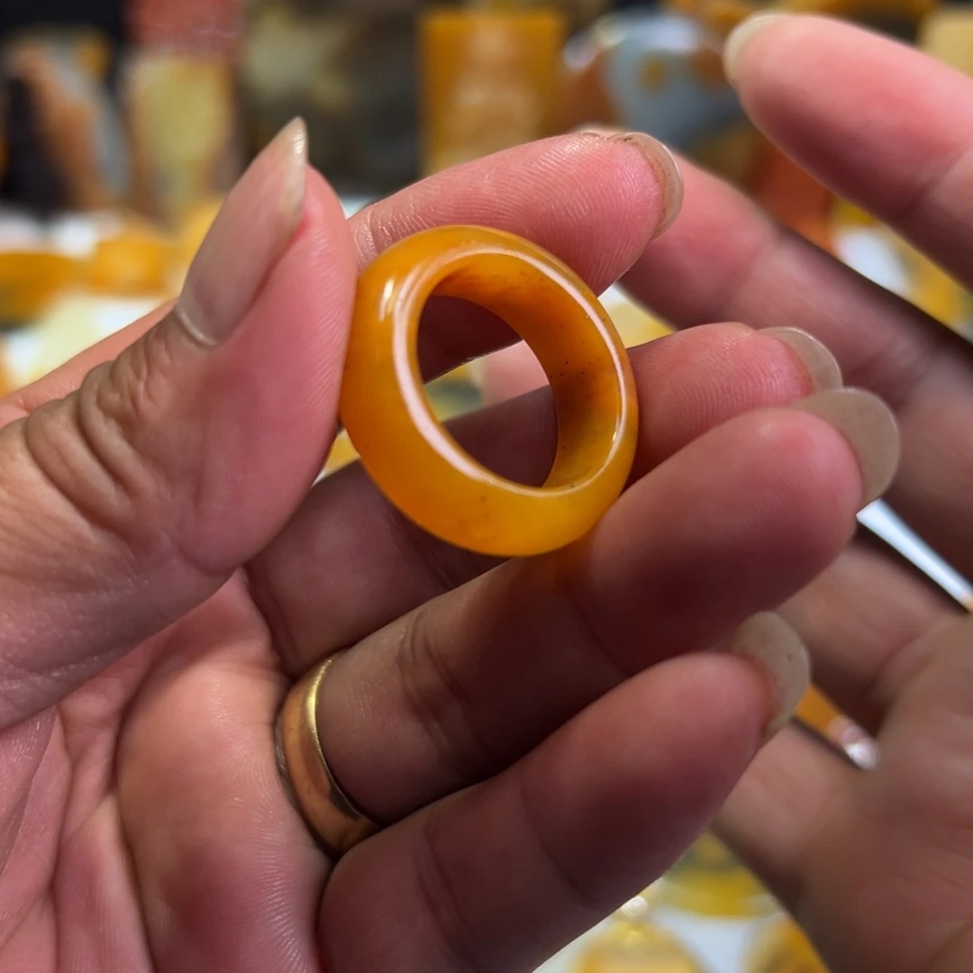 1***1石英质玉（黄龙玉）合金颈饰