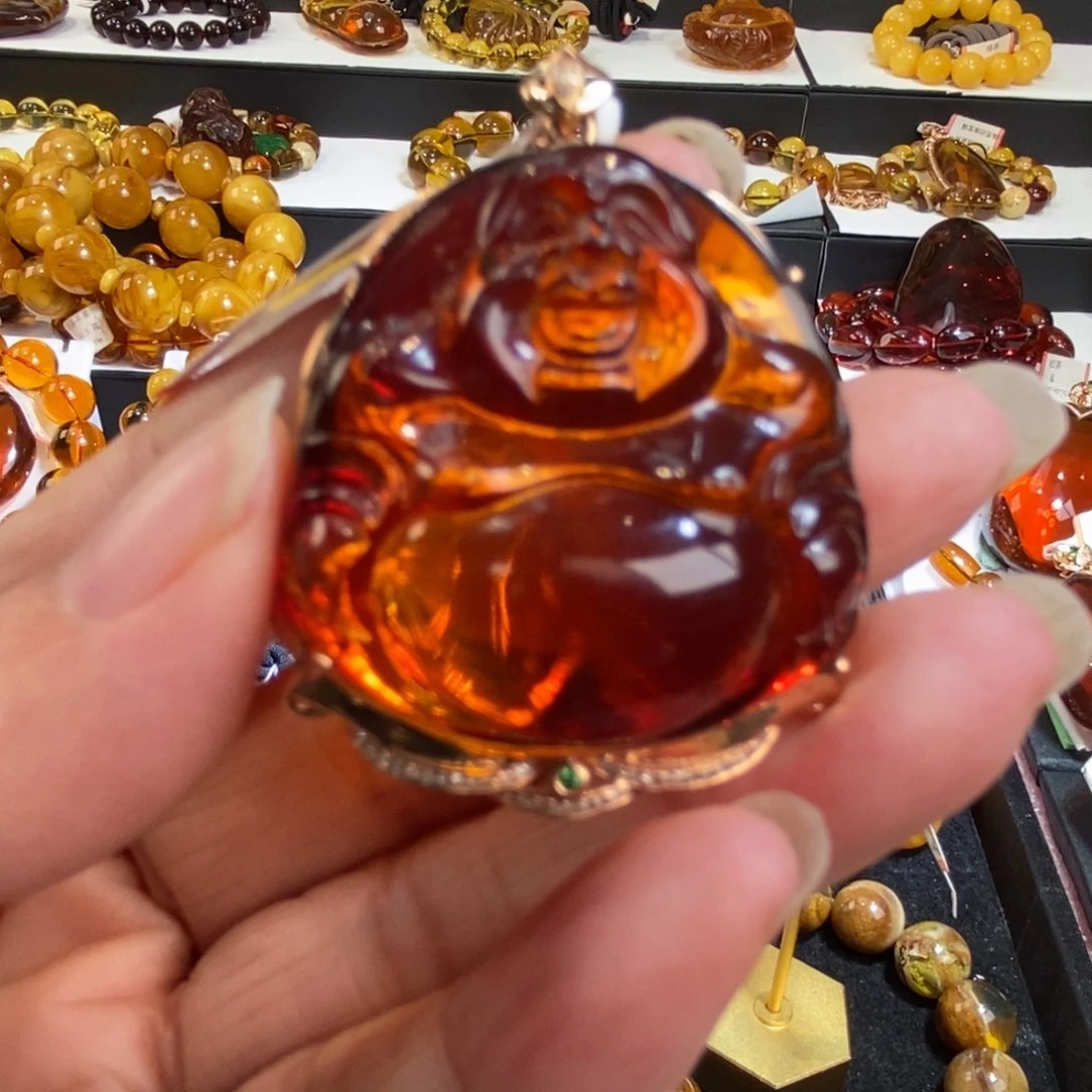 琥珀裸石18K金镶嵌闲***慧天然缅甸血珀挂件