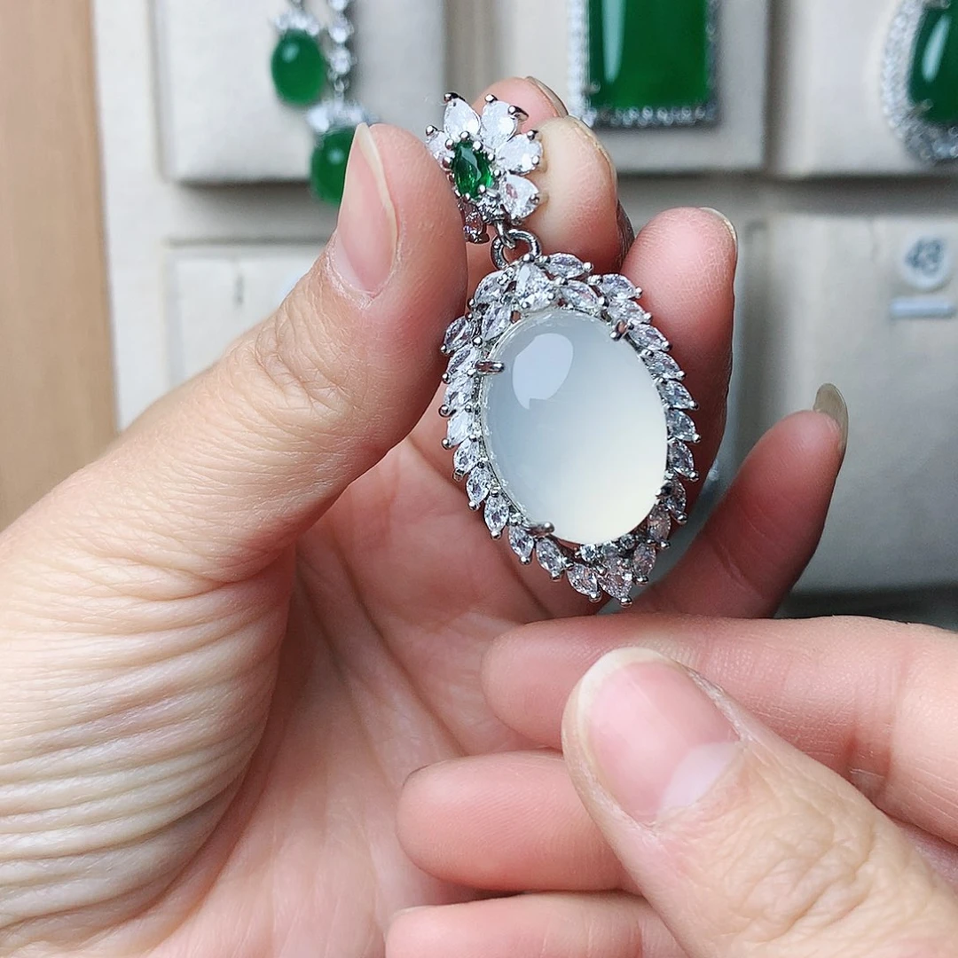 玛瑙/玉髓颈饰未镶嵌