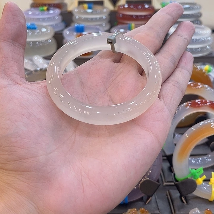 手镯玛瑙/玉髓未镶嵌