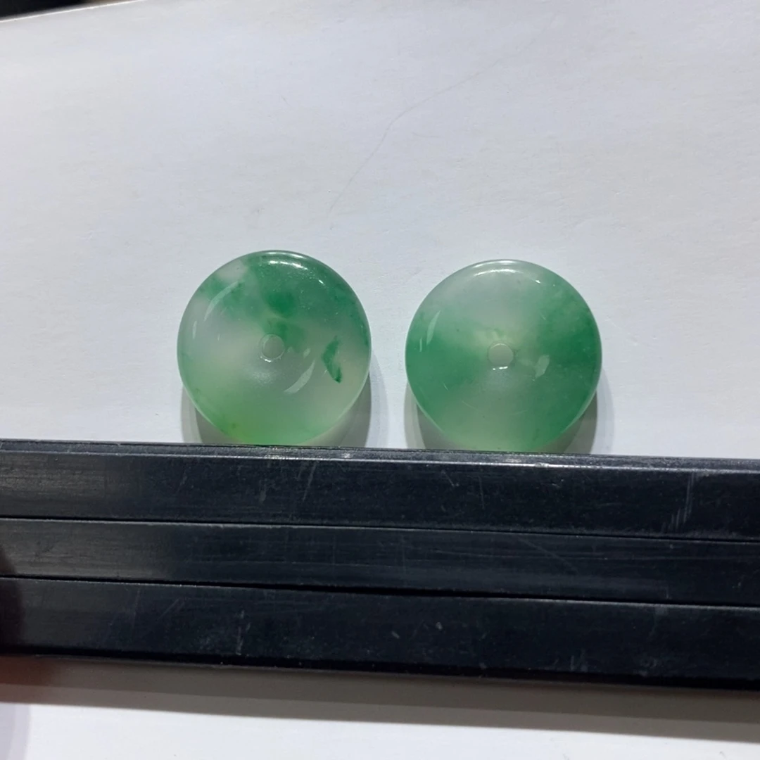 颈饰18K金镶嵌石英质玉（非洲翠）