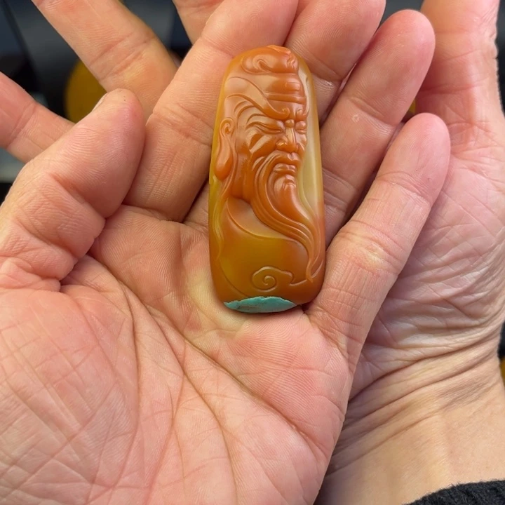 石英质玉未镶嵌黄蜡石杯子