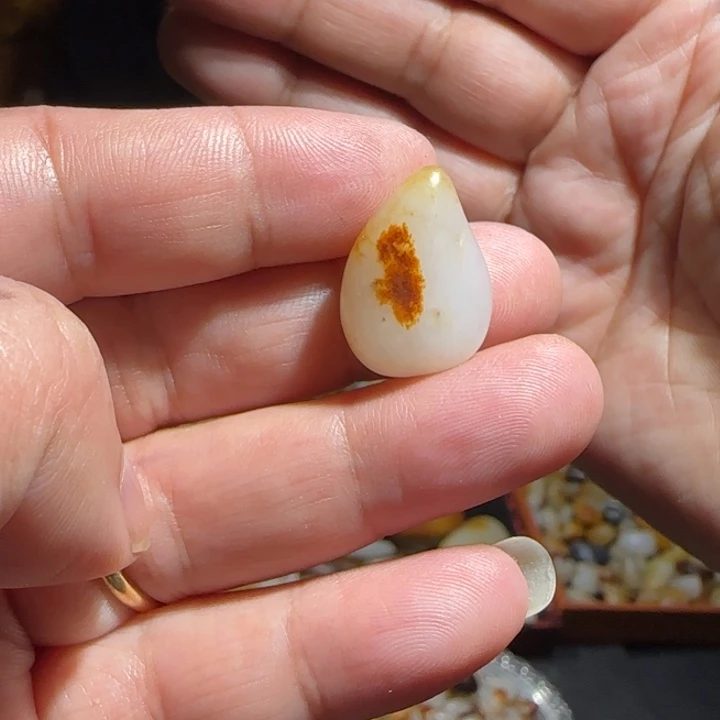 和田玉颈饰未镶嵌3.2克