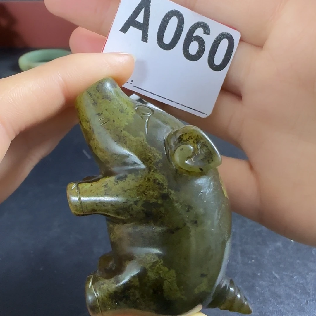 透闪石质玉未镶嵌挂件