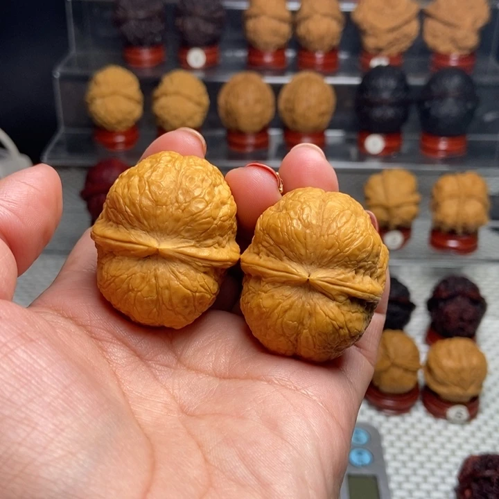 文玩核桃把件峭壁元宝29