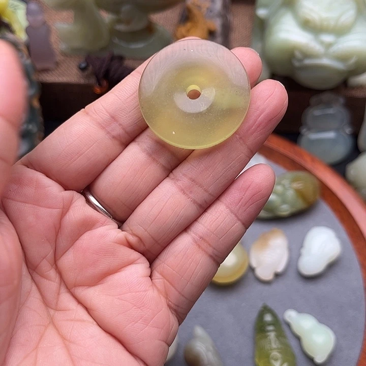 蛇纹石玉合金吊坠