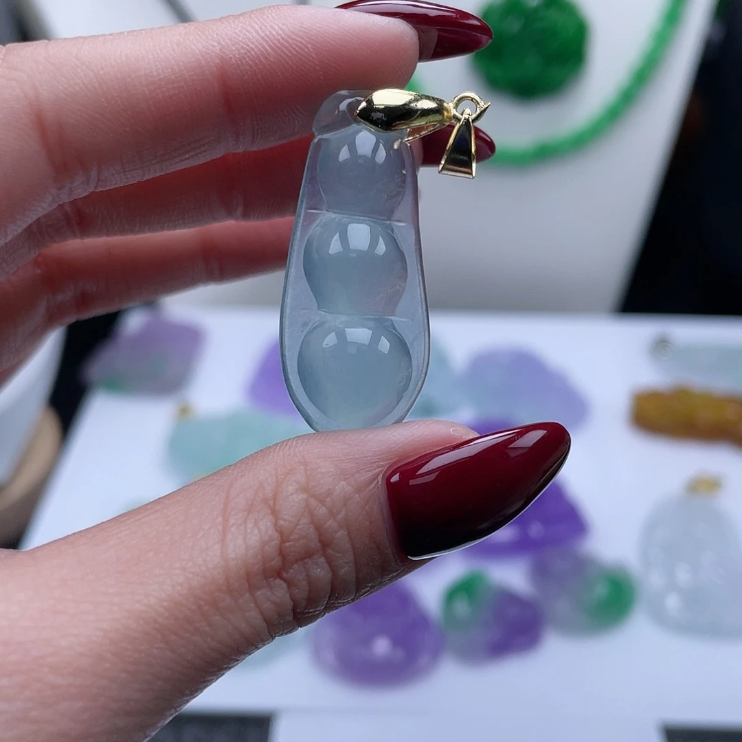 翡翠吊坠(赠链)未镶嵌