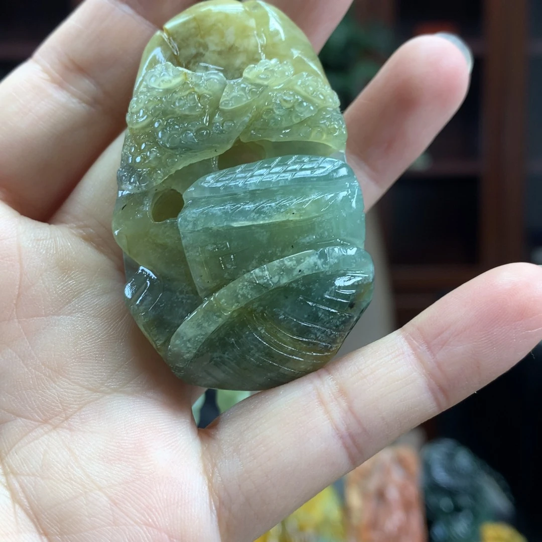 蛇纹石玉未镶嵌颈饰