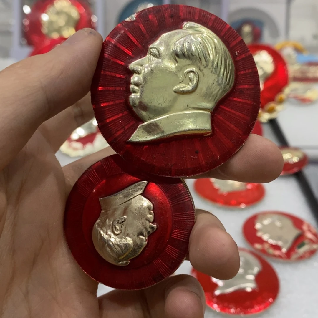 铝要****饼红色纪念章 两枚