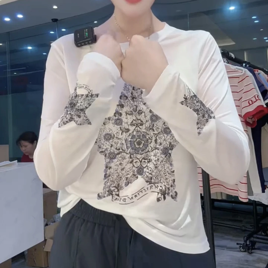 刺绣长袖宽松型圆领植物花卉T恤洋气防晒轻薄透气女装上衣