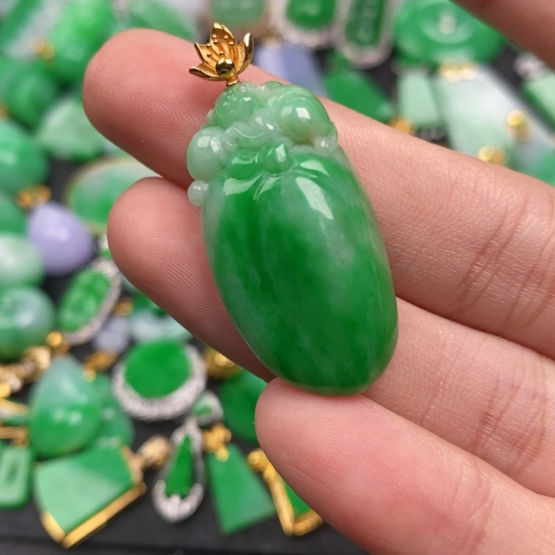 翡翠18K金镶嵌颈饰翡翠