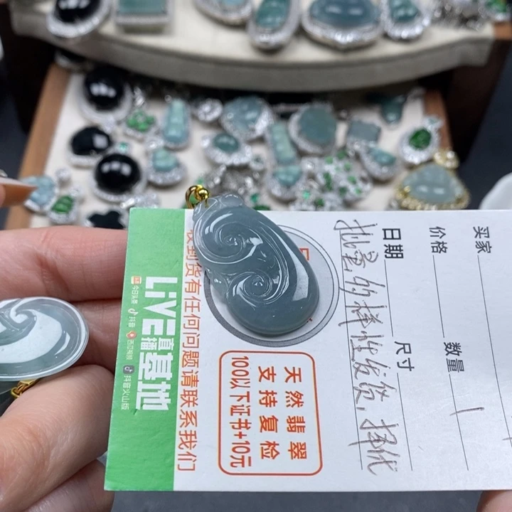 翡翠颈饰未镶嵌翡翠