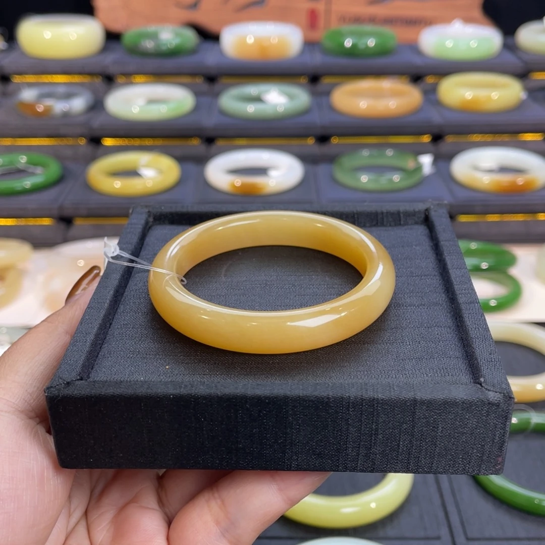 和田玉未镶嵌手镯-纯糖手镯