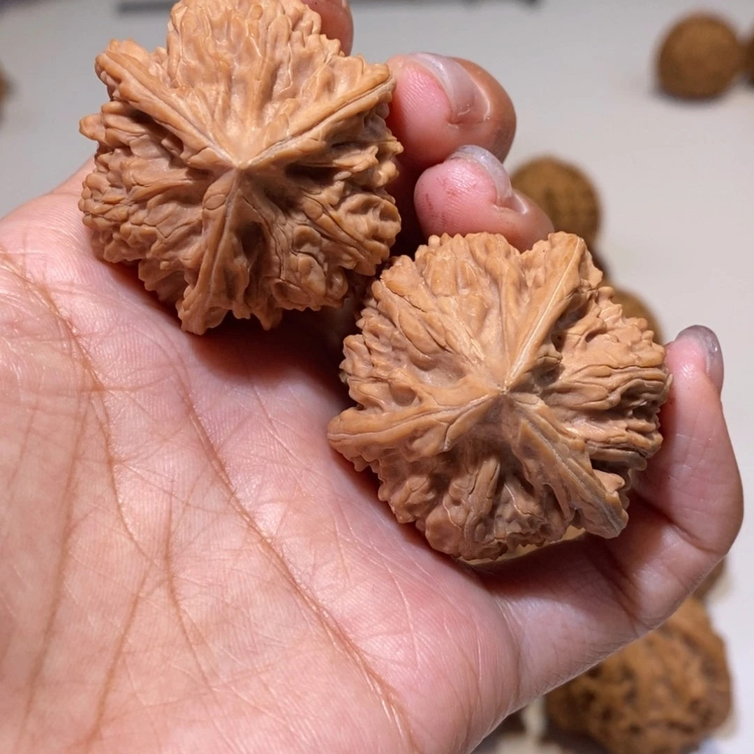 芊***润文玩核桃吊坠狮子