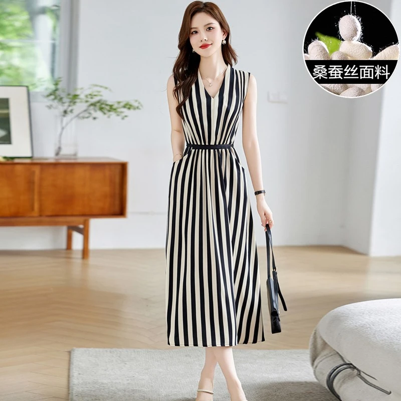 杭州高端无袖冰丝连衣裙女夏季2025年新款复古气质条纹桑蚕丝裙子