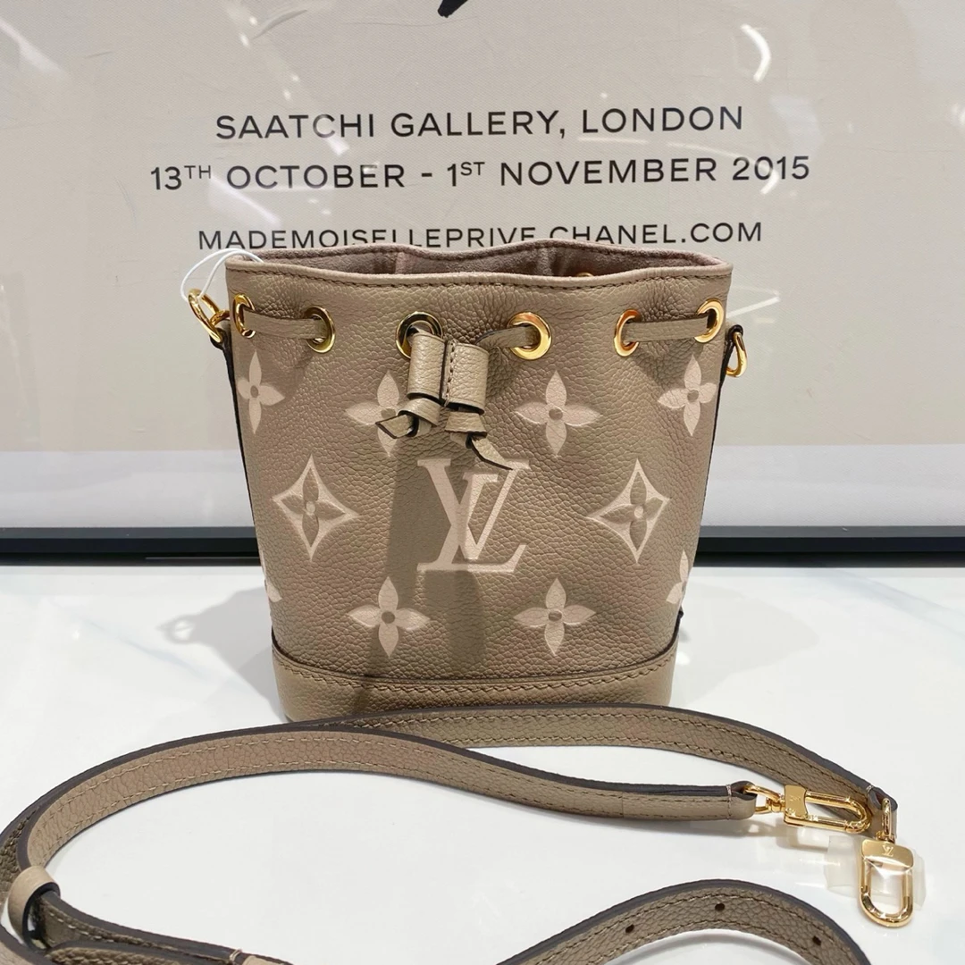 99新 LouisVuitton/路易威登 lv 大象灰水桶nano 斜挎包（14400）