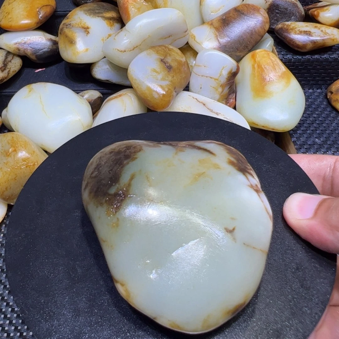 和田玉未镶嵌颈饰241.7克