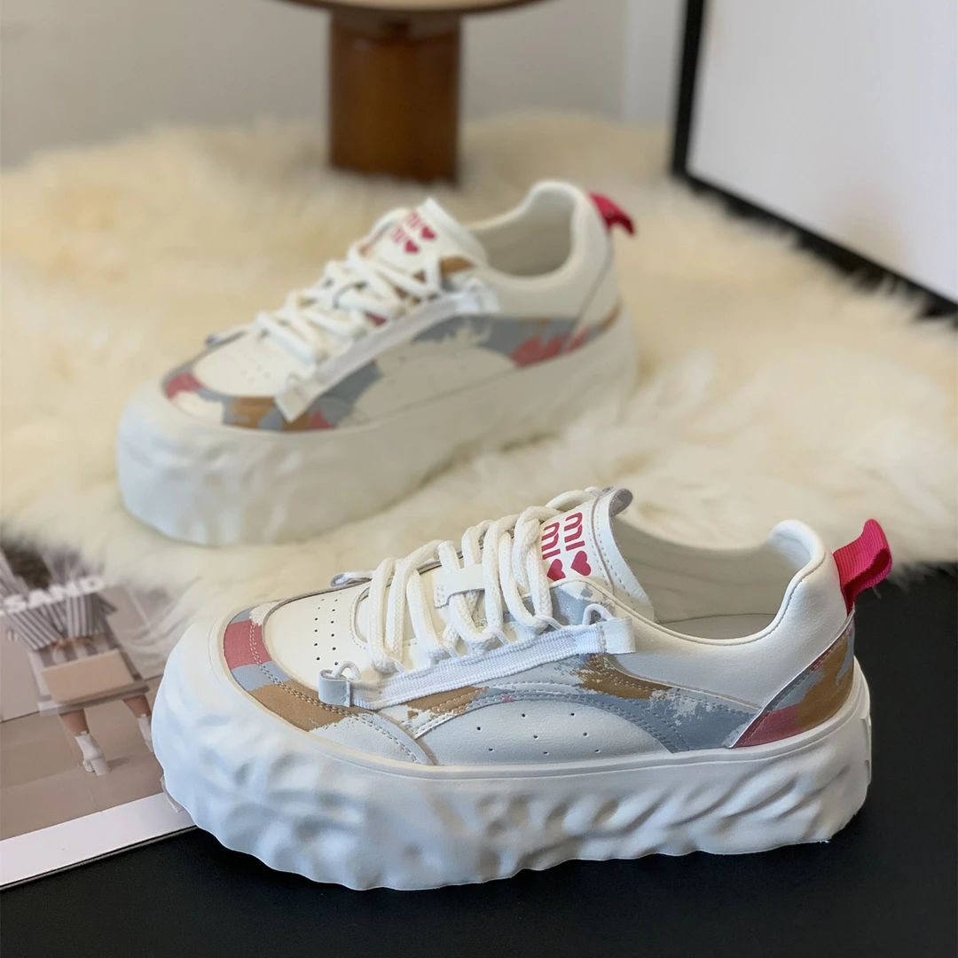 新款百搭超火显脚小板鞋女2025秋季新潮流拼色爆款运动休闲小白鞋