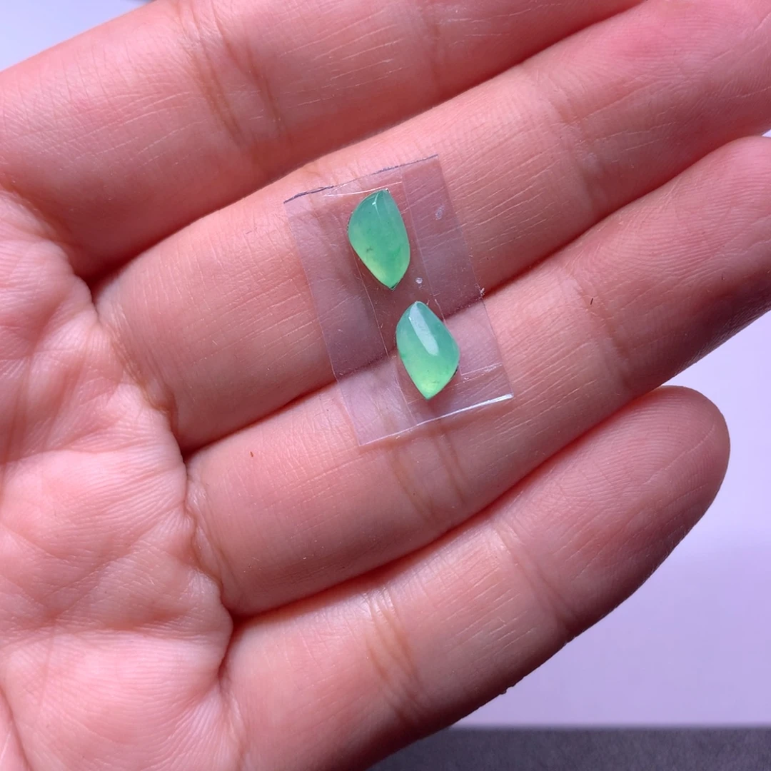 翡翠未镶嵌颈饰随形