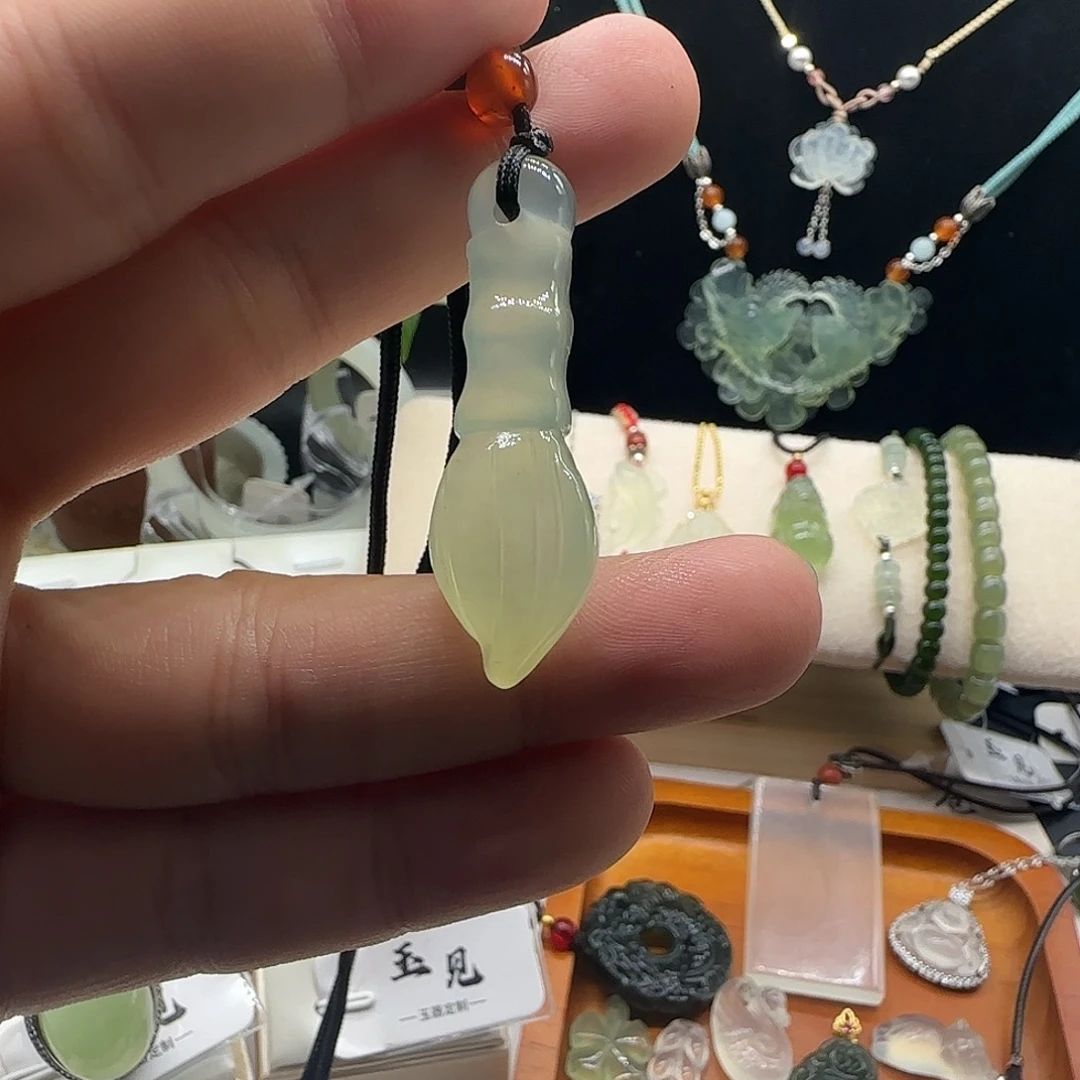 未镶嵌蛇纹石玉颈饰