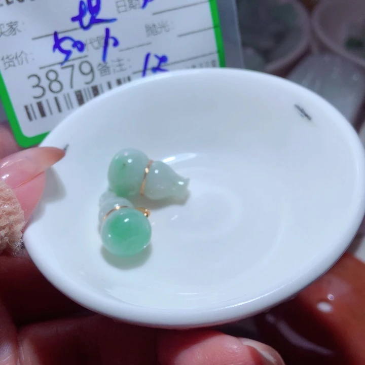 坦***荡翡翠未镶嵌颈饰我