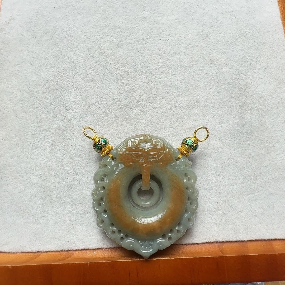 翡翠未镶嵌吊坠(赠链)