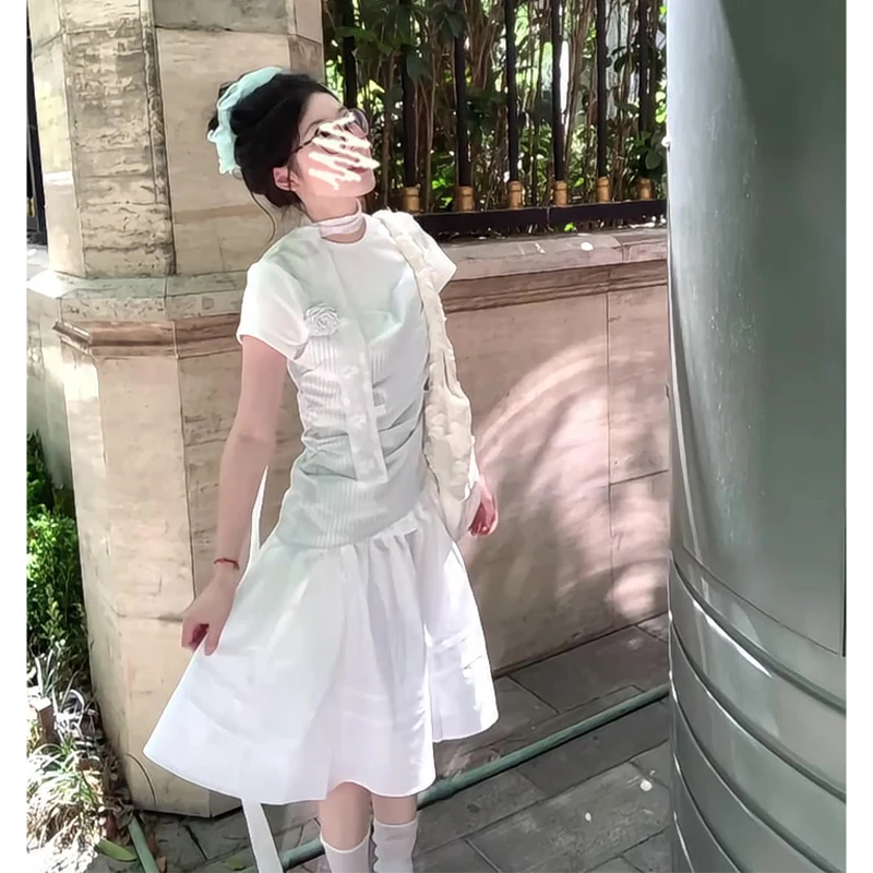 2025夏季新款女法式甜美圆领t恤上衣修身花朵吊带高腰显瘦半身裙