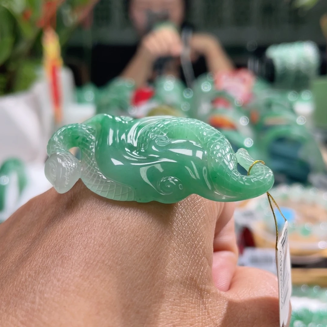 石英质玉颈饰未镶嵌