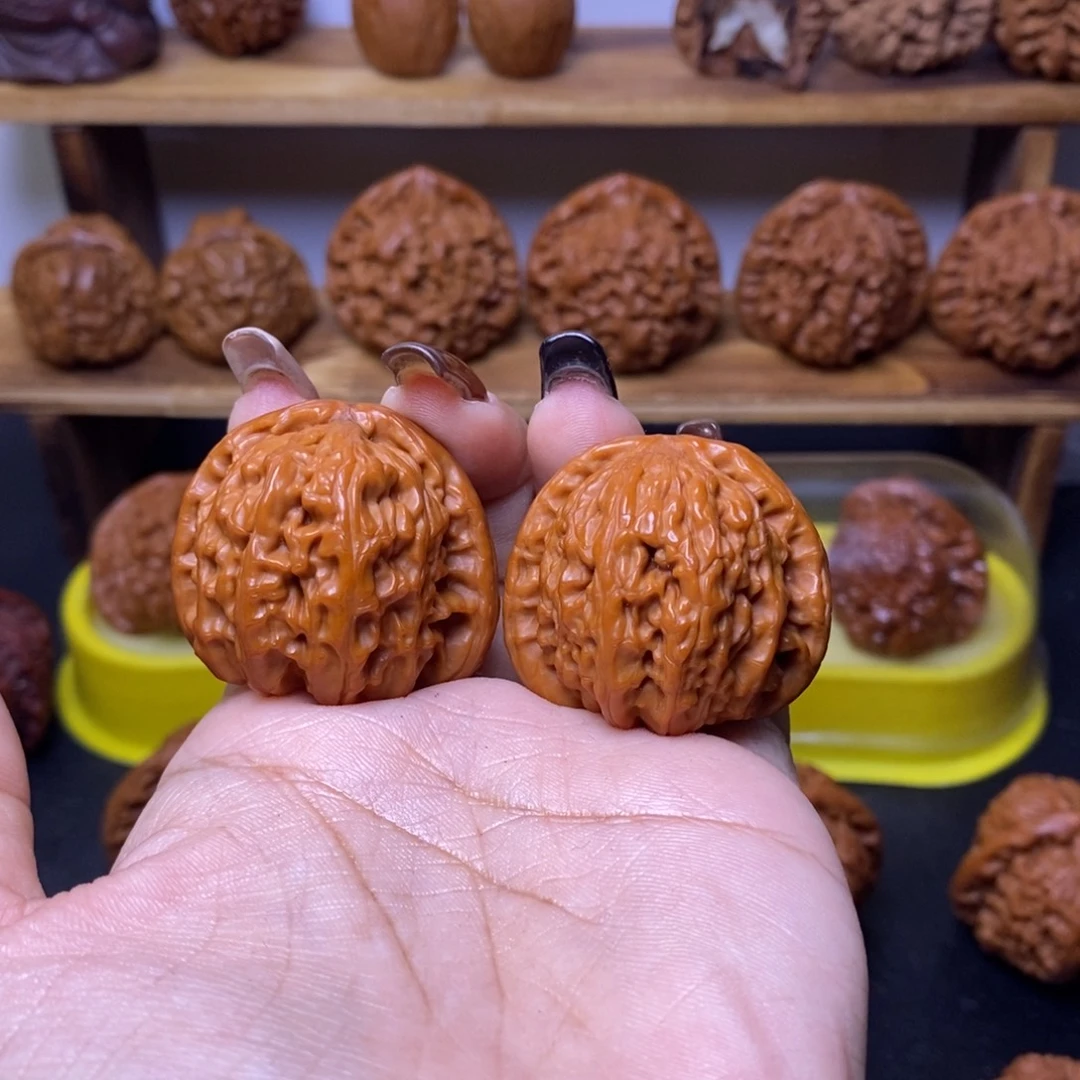 J***p文玩核桃吊坠白狮子福利