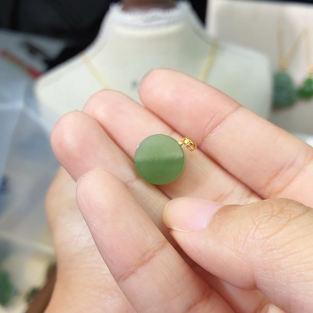 轻***舟和田玉（碧玉）18K金镶嵌吊坠(赠链)