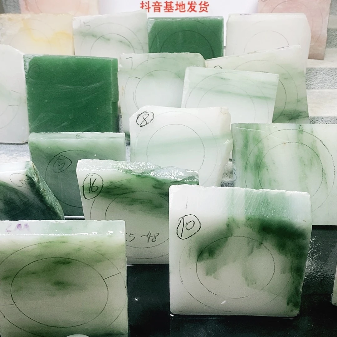 石英质玉合金颈饰