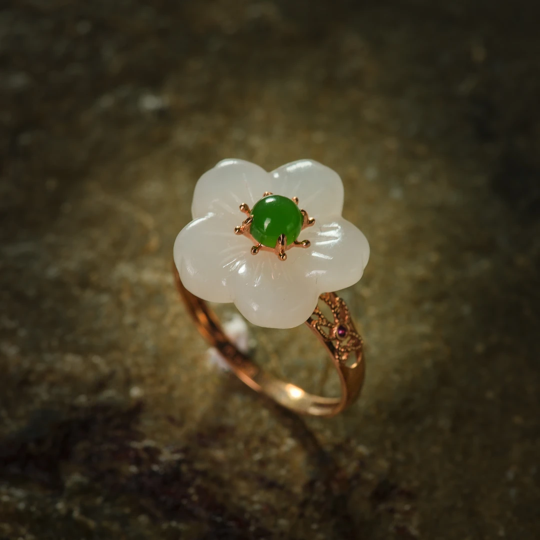云嬅·典藏级和田玉羊脂级18K金花朵戒指AJ0460约15*6.6mm