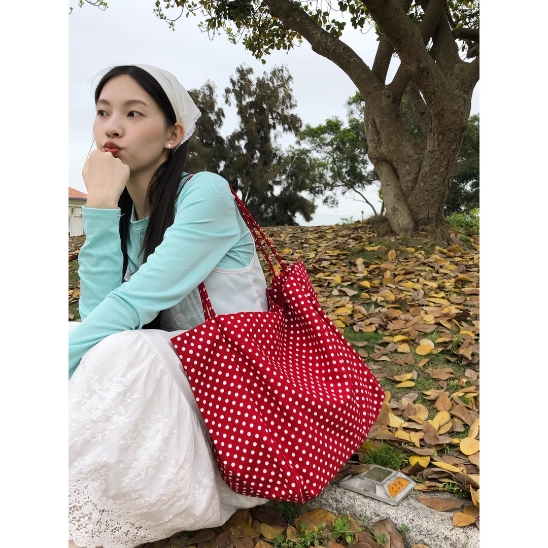 0579新款潮流复古红色波点帆布包简约通勤休闲学生百搭布袋托特包