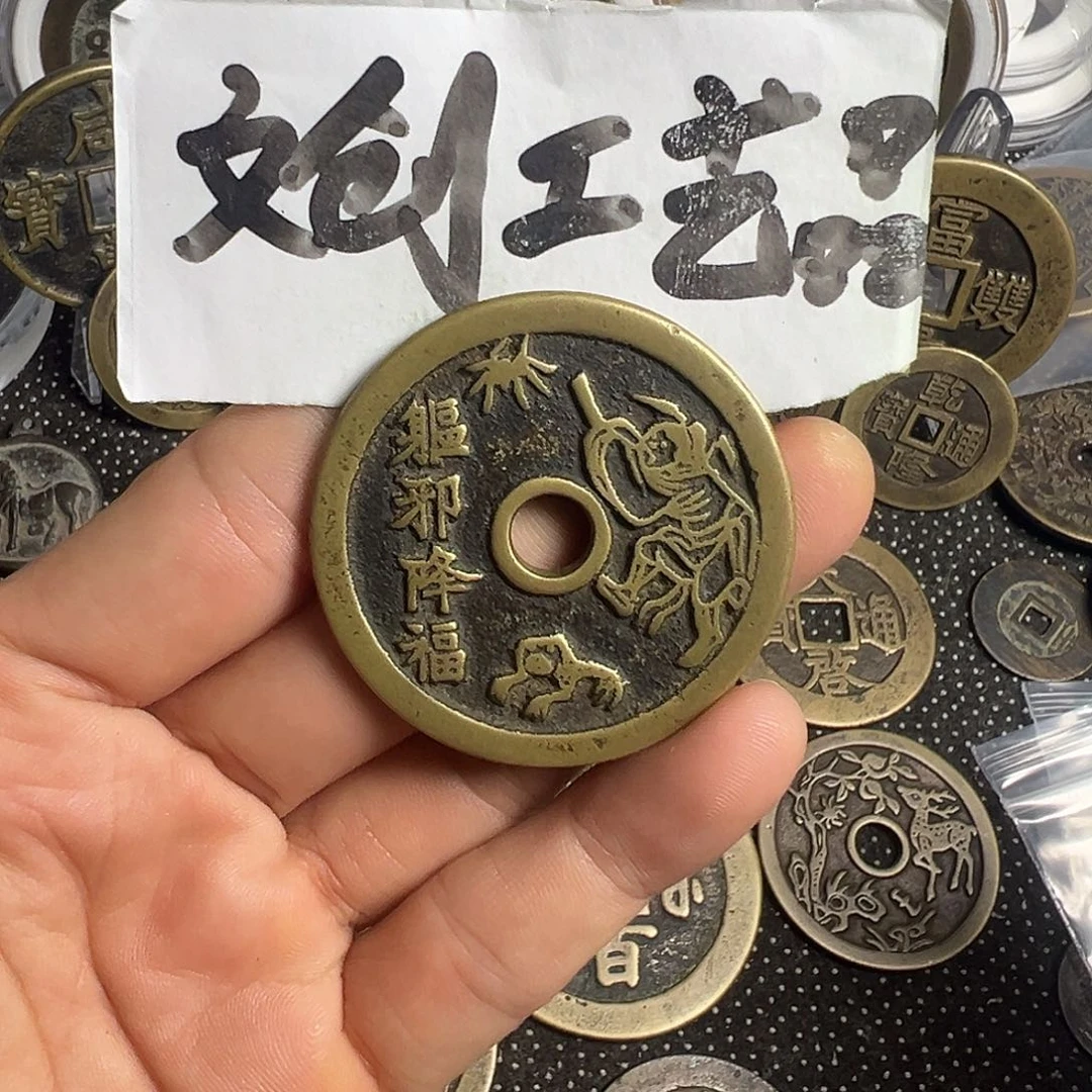 泰****行现代文创工艺品