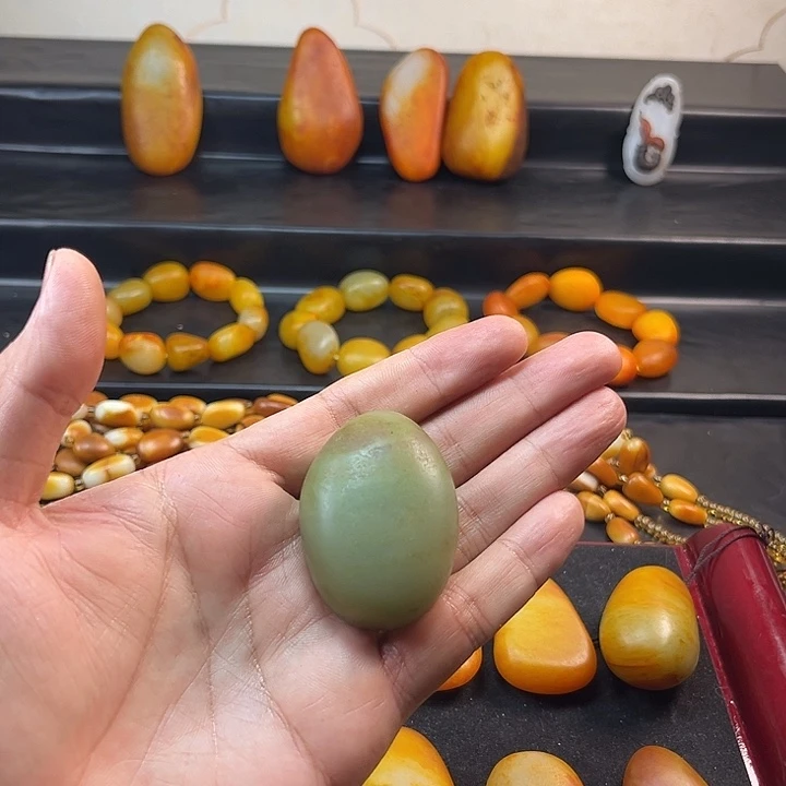 颈饰未镶嵌和田玉（糖玉）