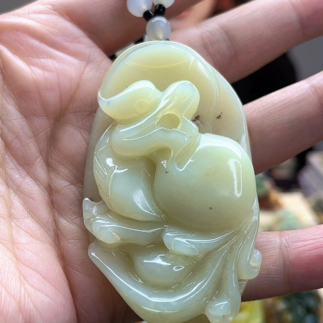 蛇纹石玉颈饰未镶嵌