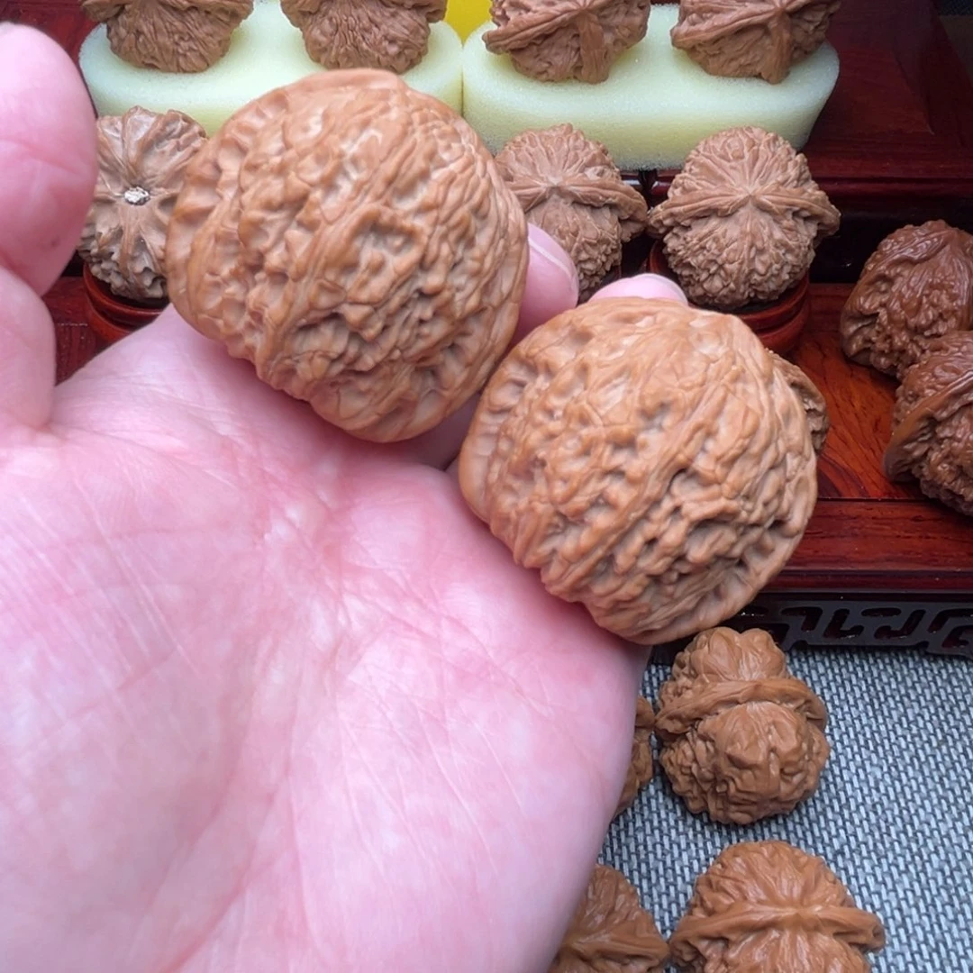 文玩核桃吊坠绣球43尺全品