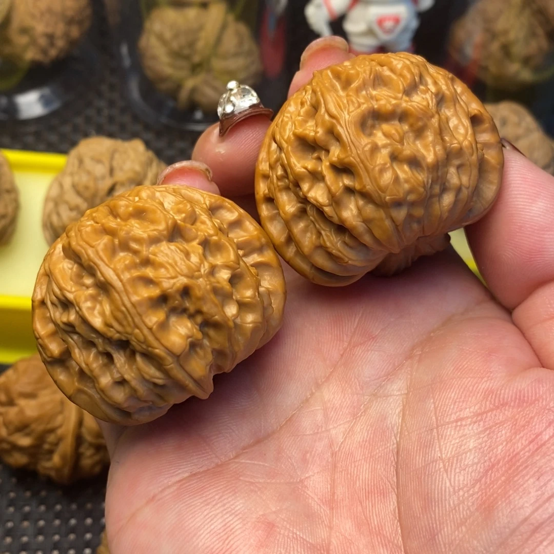 文玩核桃吊坠白狮子……