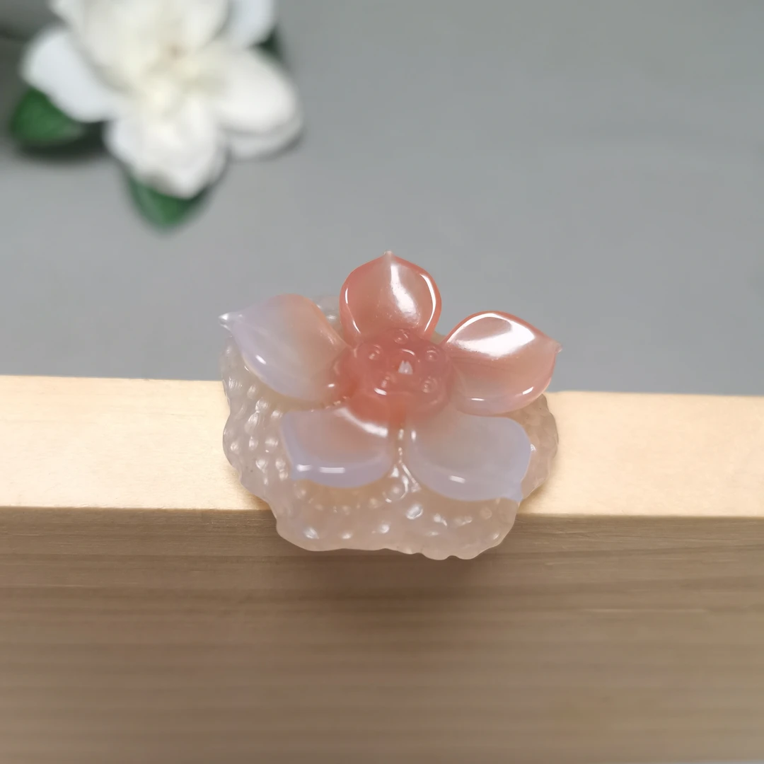 雪莲花·纯天然俏色精品吊坠·俏色巧雕·纯手工雕刻·男女皆可佩戴