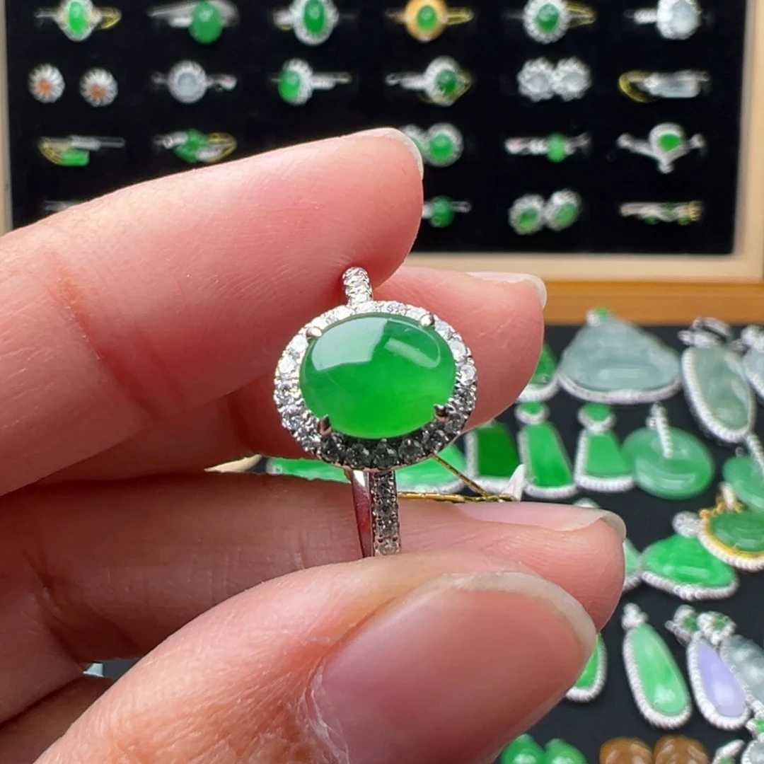 翡翠18K金镶嵌颈饰戒指