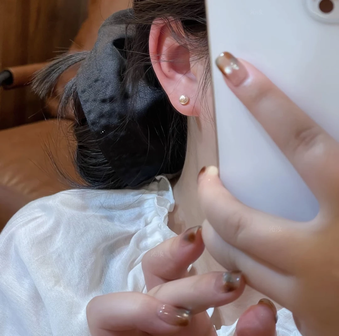 铜合金耳饰 米色极光幻彩珠珠耳钉时尚百搭耳环耳饰