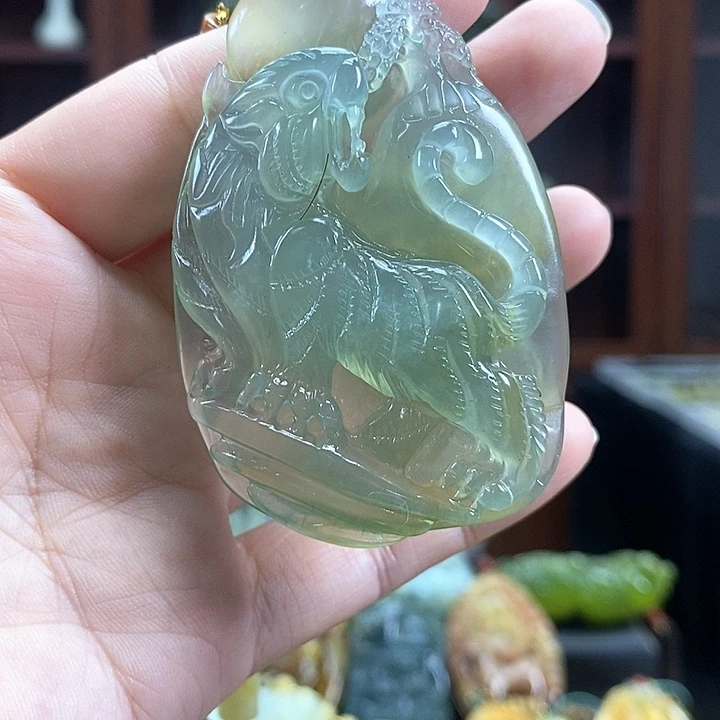 蛇纹石玉未镶嵌颈饰