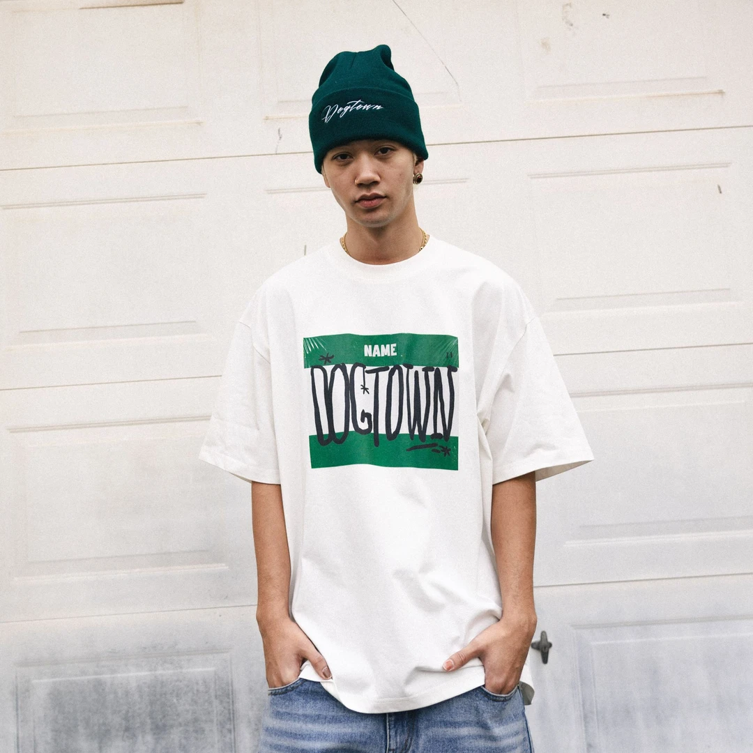 DOGTOWN 25SS NAME标签字体拼色创意LOGO圆领短袖TE短袖T恤
