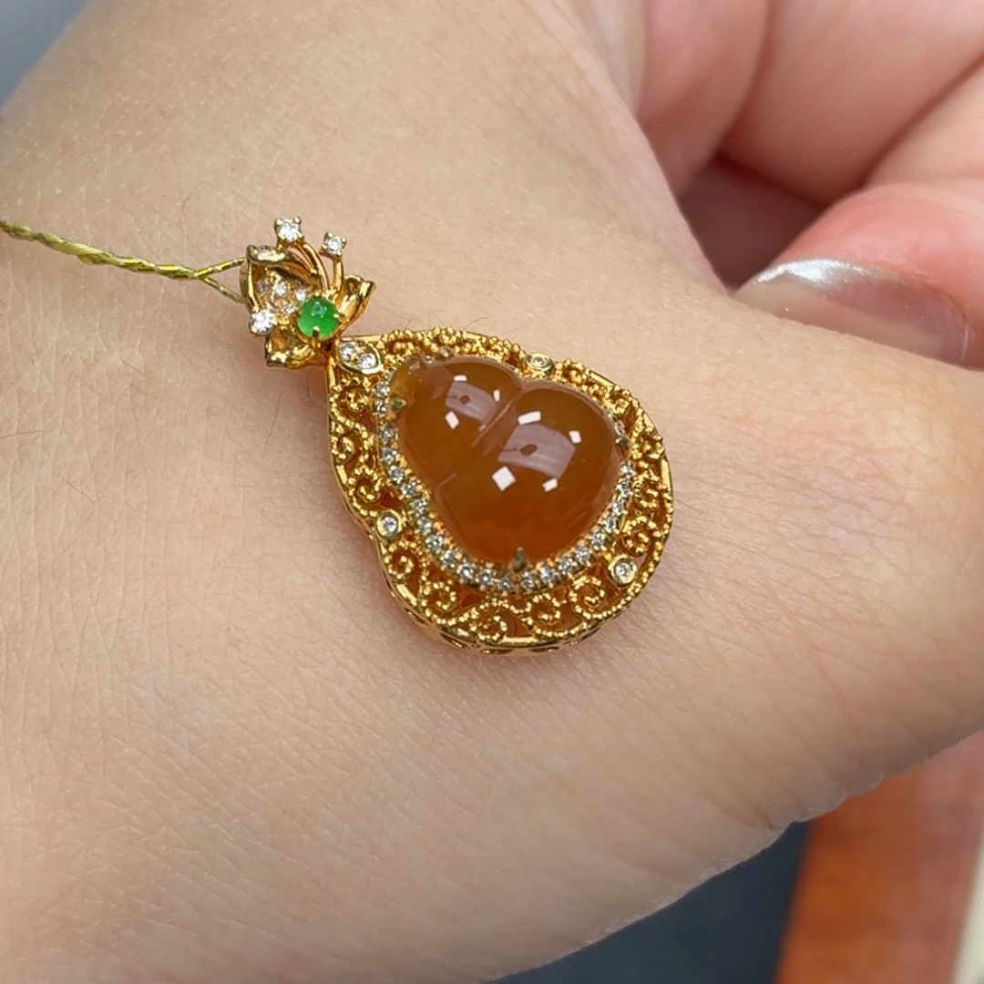 翡翠18K金镶嵌颈饰