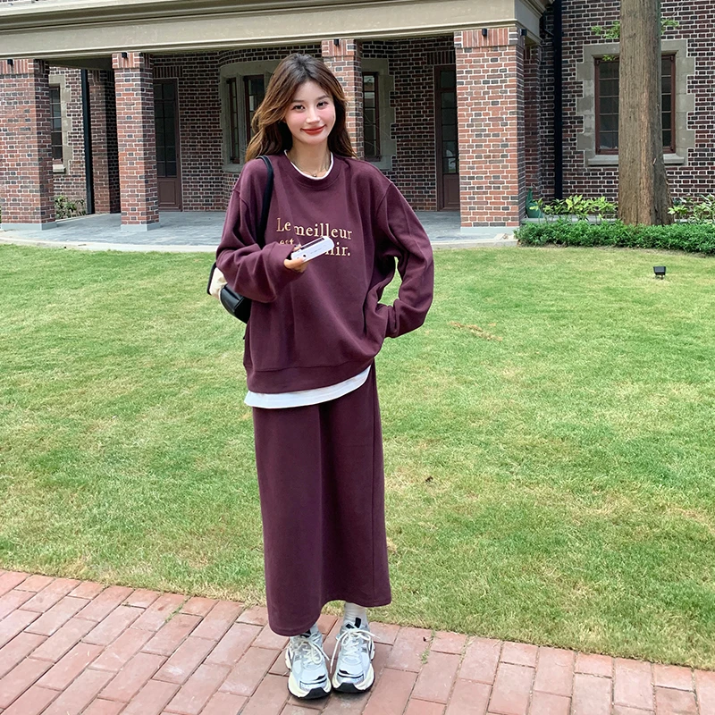 酒红色韩系慵懒风印花假两件卫衣套装裙女2025秋新款半身裙两件套